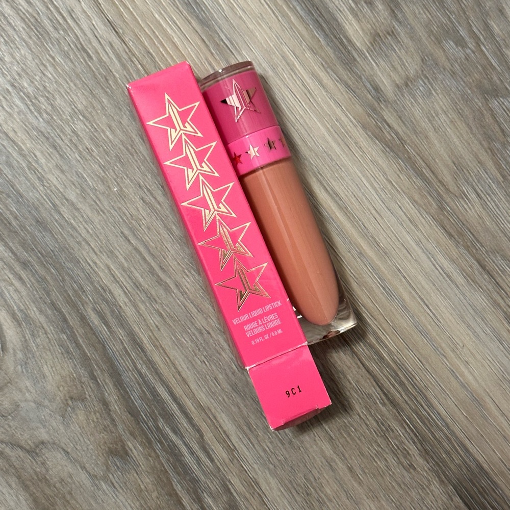 Jeffree star cosmetics velour liquid lipstick New in box in the color soft serve